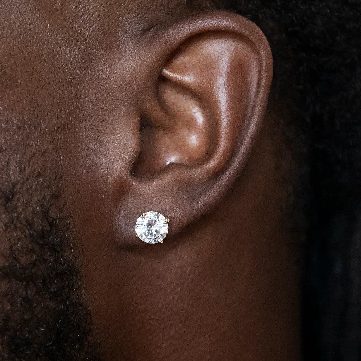 7mm Round Cut Artificial gemstone Stud Earrings in yellow Gold